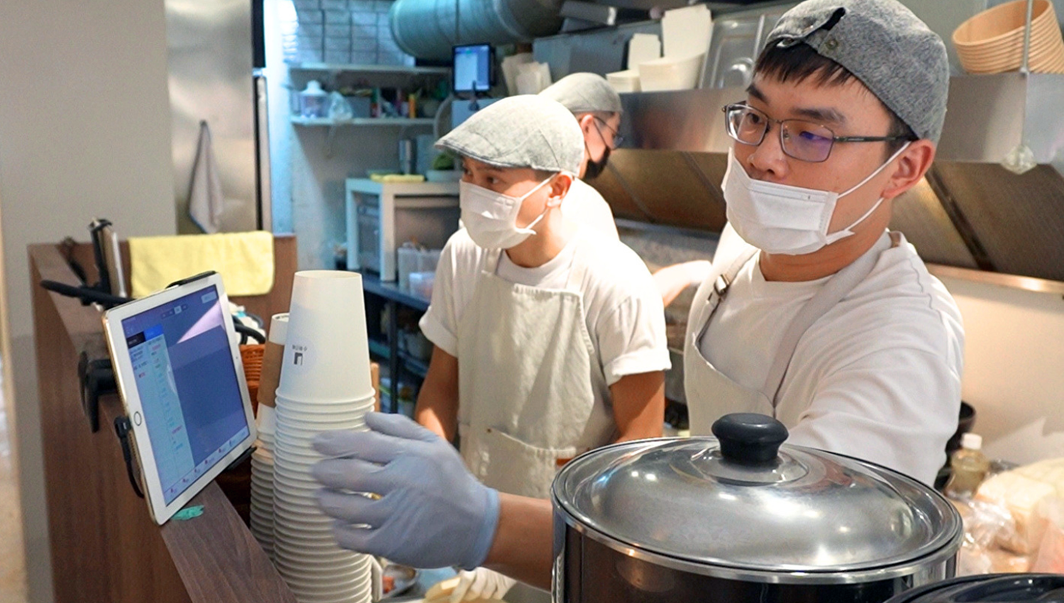 早午餐店《小朝日和》實際使用KDS廚顯系統出餐的營業情境